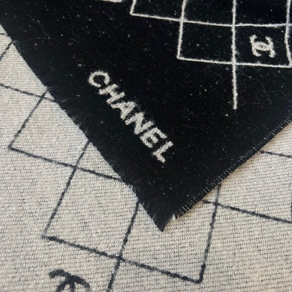 Chanel scarf - Picture 3 of 6